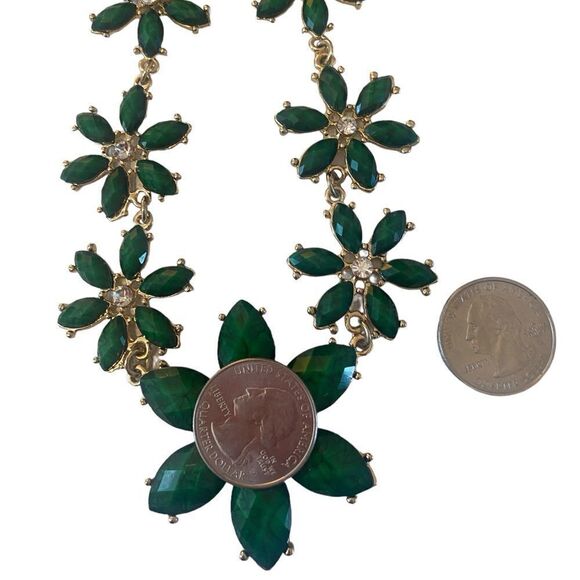 Amrita Beautiful Green Faceted Flower Necklace. - Picture 6 of 6